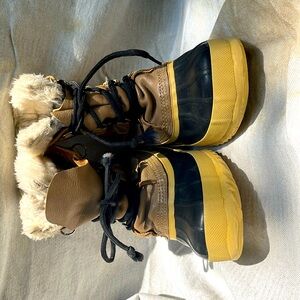 Women’s size 7 sorrel winter rain and snow boots.